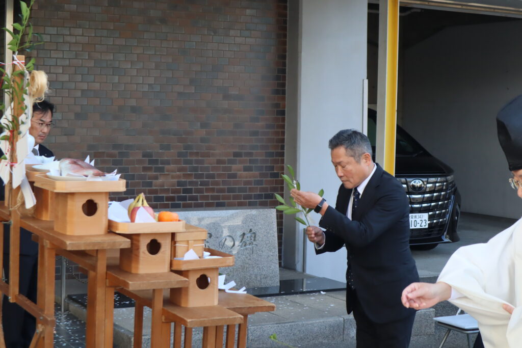 川岸事務局長玉串奉奠